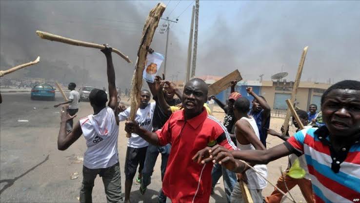 Thugs attack, whip PDP members at Ogun tribunal premises