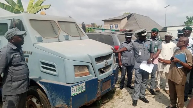 Customs releases impounded bullion van with over N24m, 12 bags of foreign rice