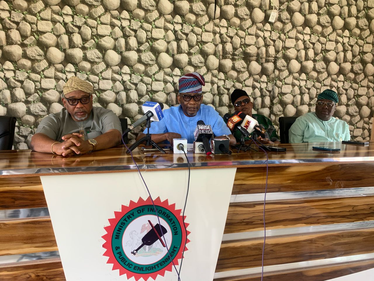 Osun executive council dismisses defection rumour, says ‘neither we nor Adeleke leaving PDP’