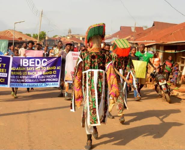 Kwara youths protest crazy electricity billing by IBEDC