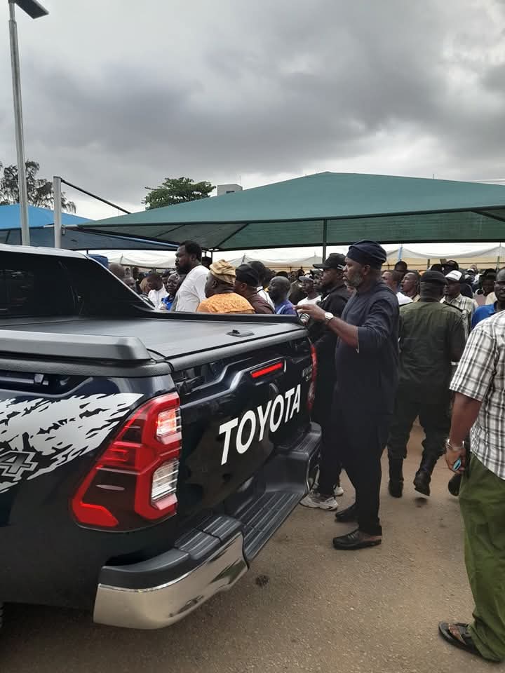 Panic as Lagos ALGON chairman, Alabi slumps at APC stakeholders’ meeting
