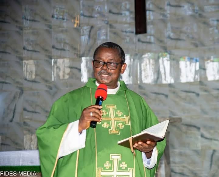 Catholic priest slumps, dies while playing tennis in Anambra