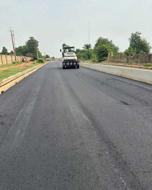 FG stops work on Sagamu-Iperu Road over poor quality